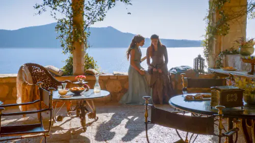 Margaery Consoles Sansa in the Gardens