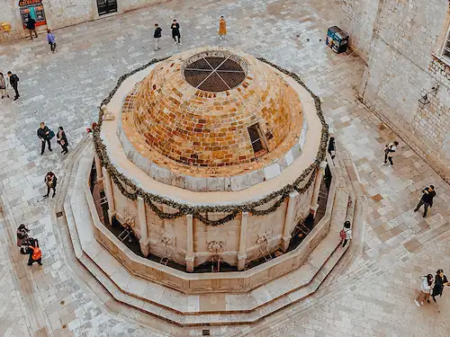 Aerial view of Onofrio’s Fountain in Dubrovnik, the 15th-century masterpiece that supplied fresh water to the Republic of Ragusa and a key stop on walking history tours